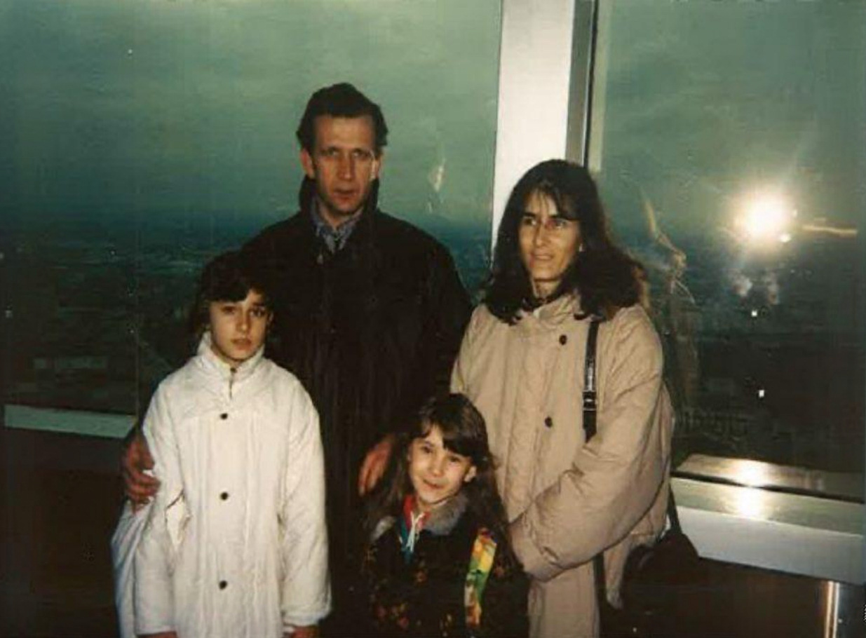 Almina Bešić and family in an old photo